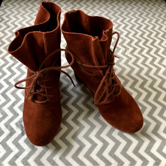 Excellent Sienna Suede Sole Society Walker Ankle-Tie Booties, Women’s Size 8.5 - Picture 4 of 5